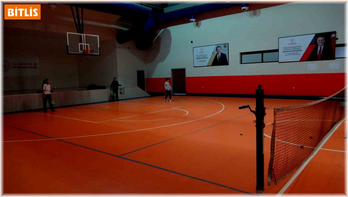 Tatvan'da kort tenisi kursuna yoğun ilgi