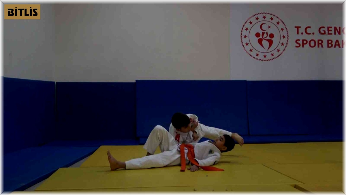 Tatvan'da minik judocular yetişiyor