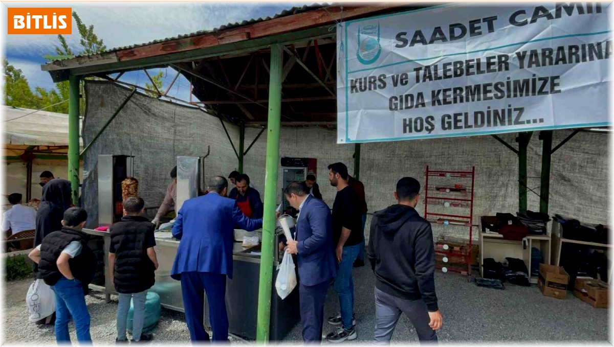 Tatvan'da öğrenciler için "hayır çarşısı" kuruldu