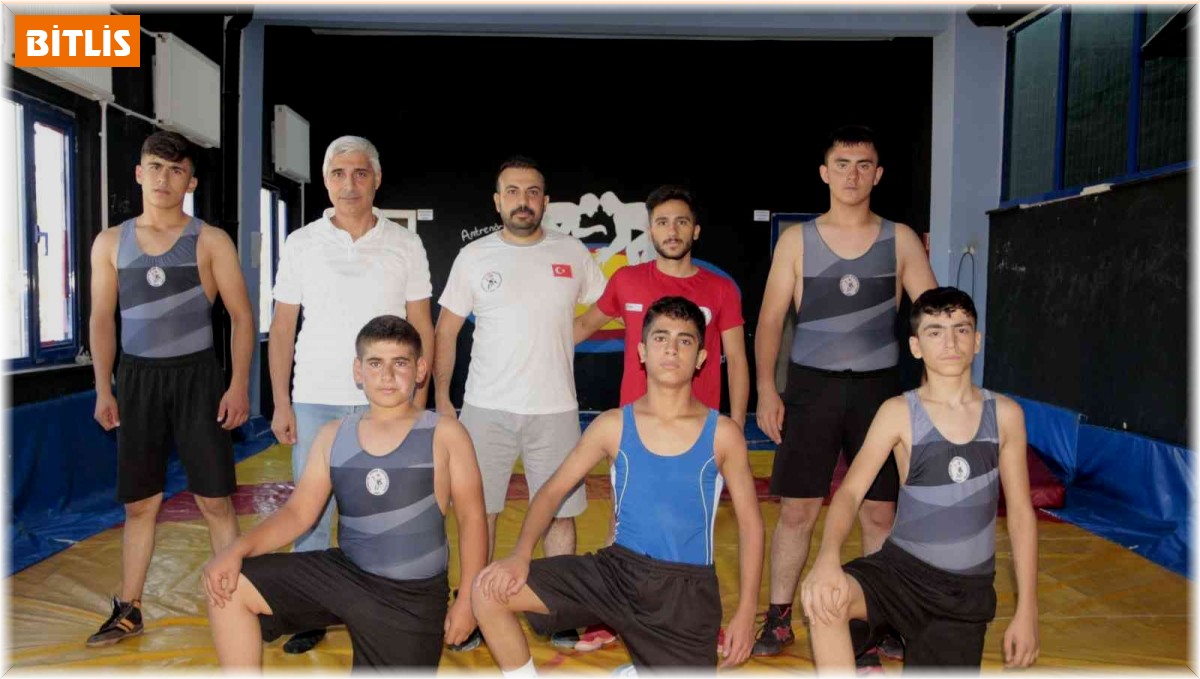 Tatvan'da onlarca çocuk güreşle tanıştı