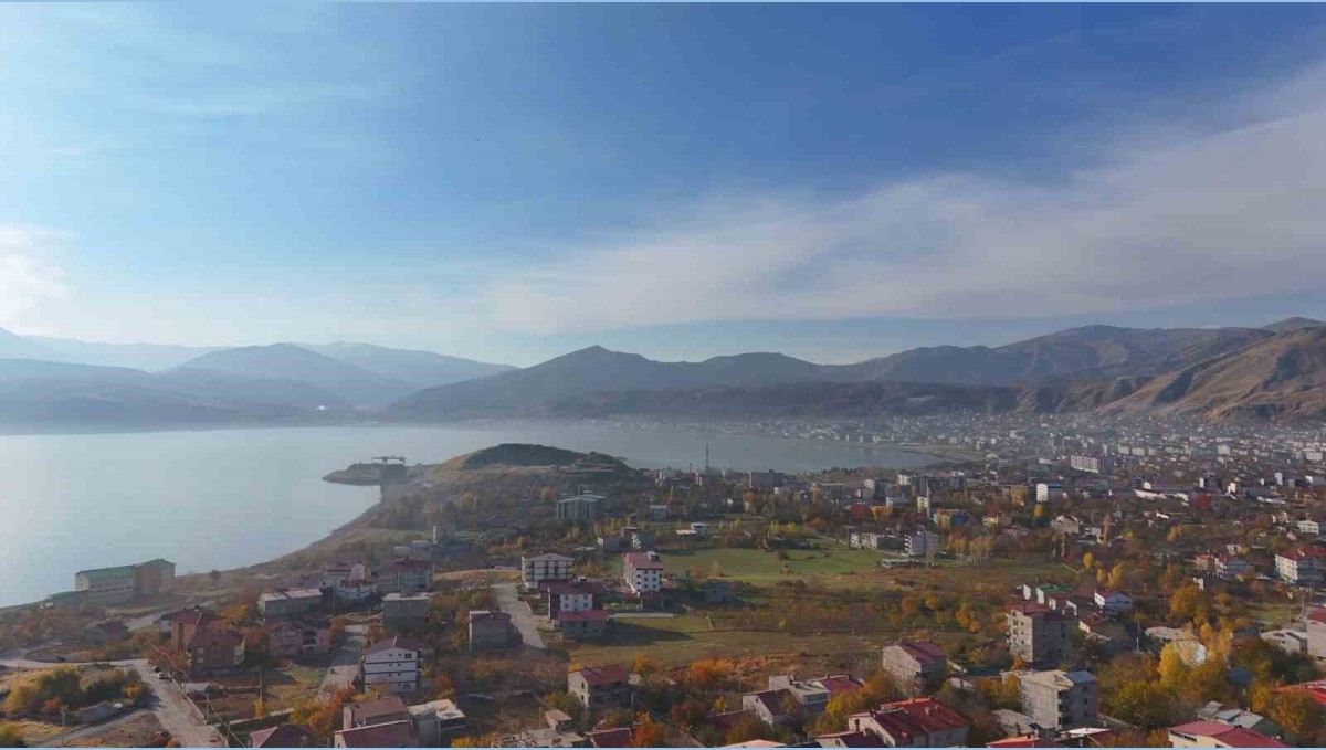 Tatvan'da sonbaharın büyüleyici renkleri görüntülendi