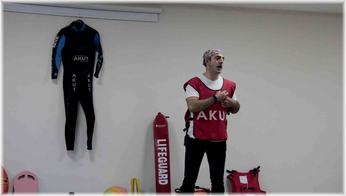 Tatvan'da 'Suda Tekniki Cankurtaran Eğitimi' verildi