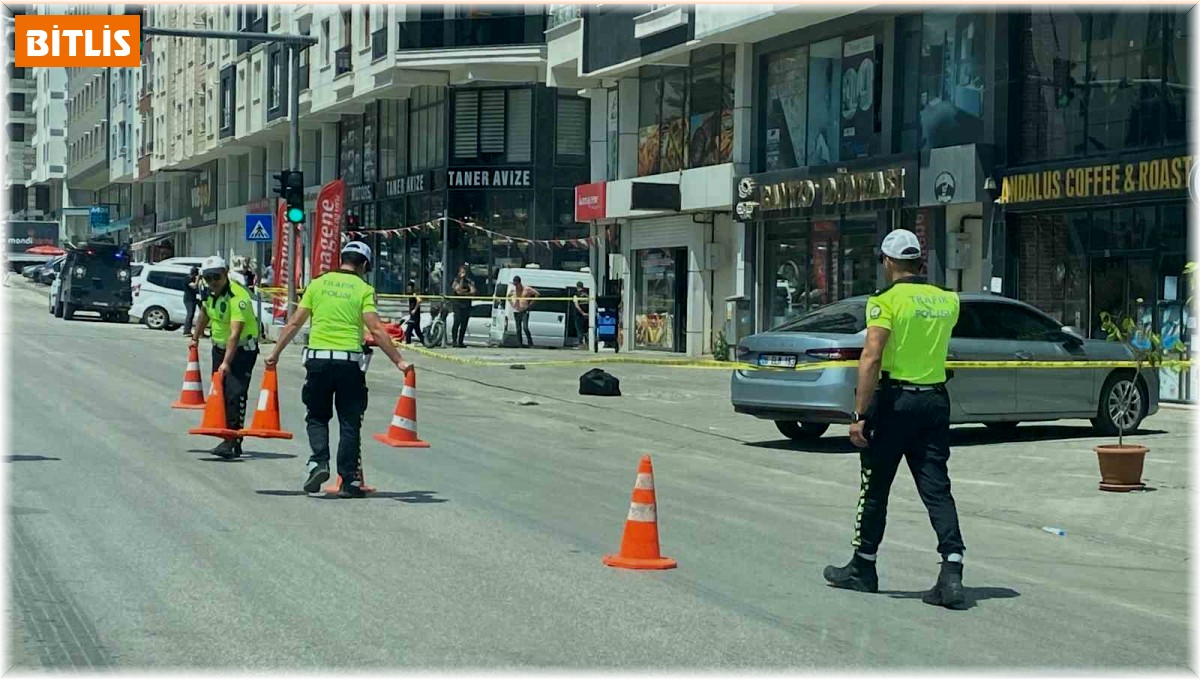 Tatvan'da şüpheli çanta alarmı