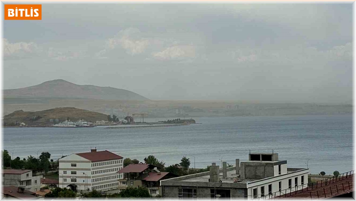 Tatvan'da toz fırtınası