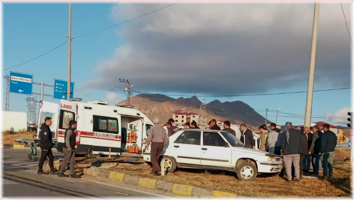 Tatvan'da trafik kazası; 1 yaralı