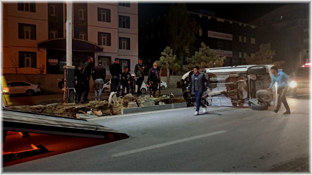 Tatvan'da trafik kazası 2 yaralı