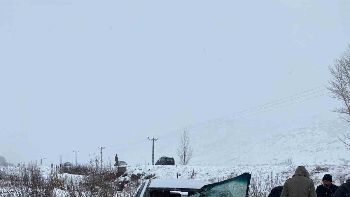 Tatvan'da trafik kazası: 4 yaralı