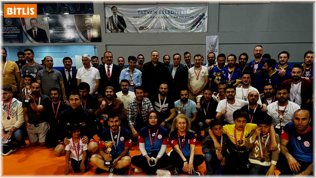 Tatvan'da voleybol ve futbol turnuvaları tamamlandı