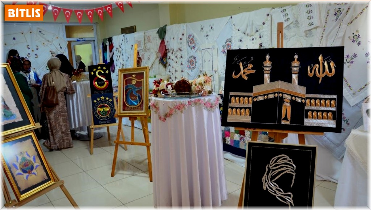 Tatvan'da yılsonu sergisi