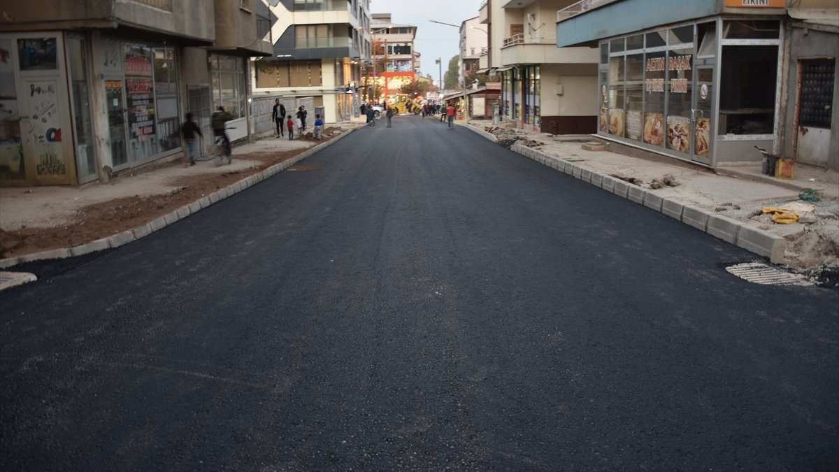 Tatvan'da yol çalışmaları devam ediyor