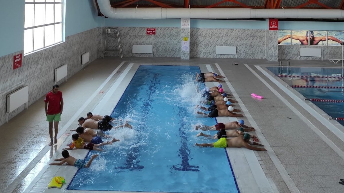 Tatvan'da 'Yüzme Bilmeyen Kalmasın' projesi