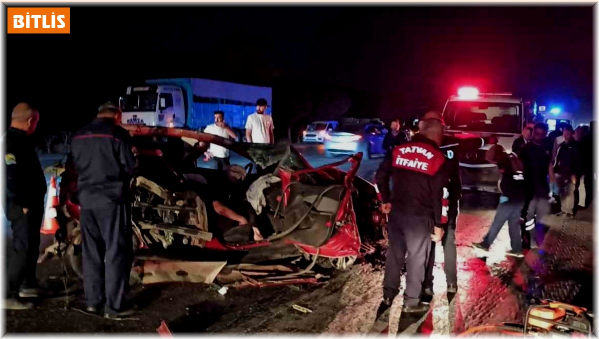 Tatvan'da zincirleme trafik kazası: 1 ölü, 4 yaralı