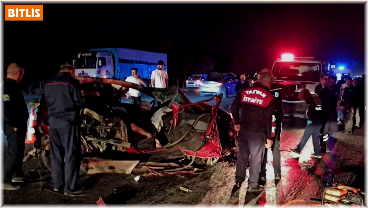 Tatvan'da zincirleme trafik kazası: 1 ölü, 4 yaralı