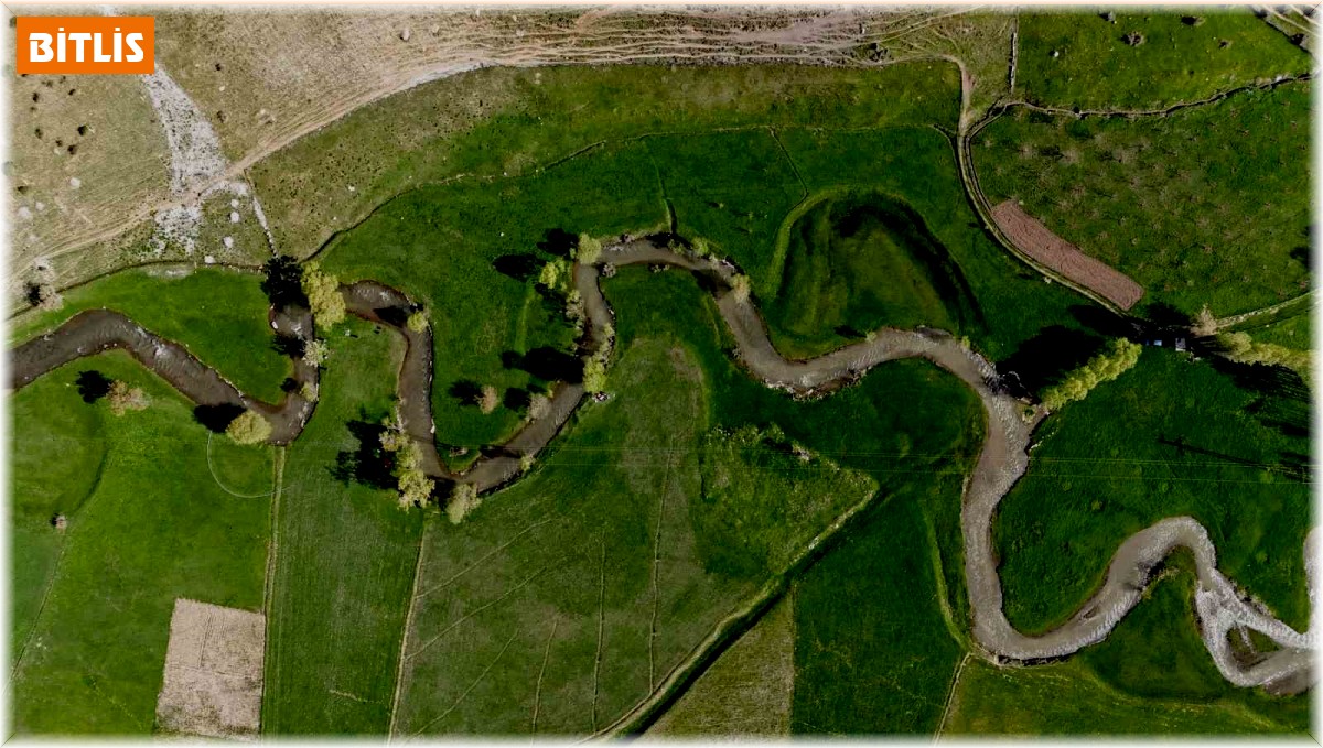 Tatvan'daki menderesler görsel şölen sunuyor