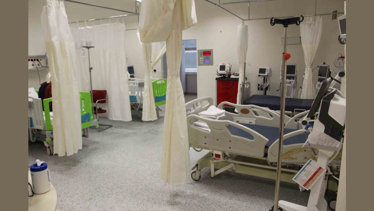 Tatvan Devlet Hastanesi'nde çocuk yoğun bakım servisi hizmete açıldı