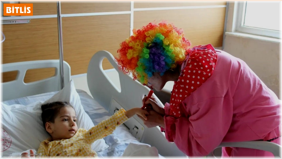 Tatvan Devlet Hastanesinde 23 Nisan coşkusu