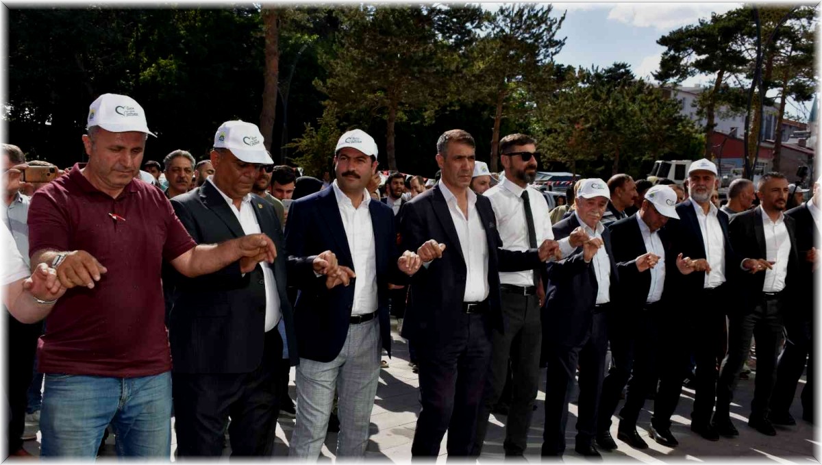 'Tatvan Doğu Anadolu Fuarı Kültür ve Sanat Festivali' kortej yürüyüşüyle başladı