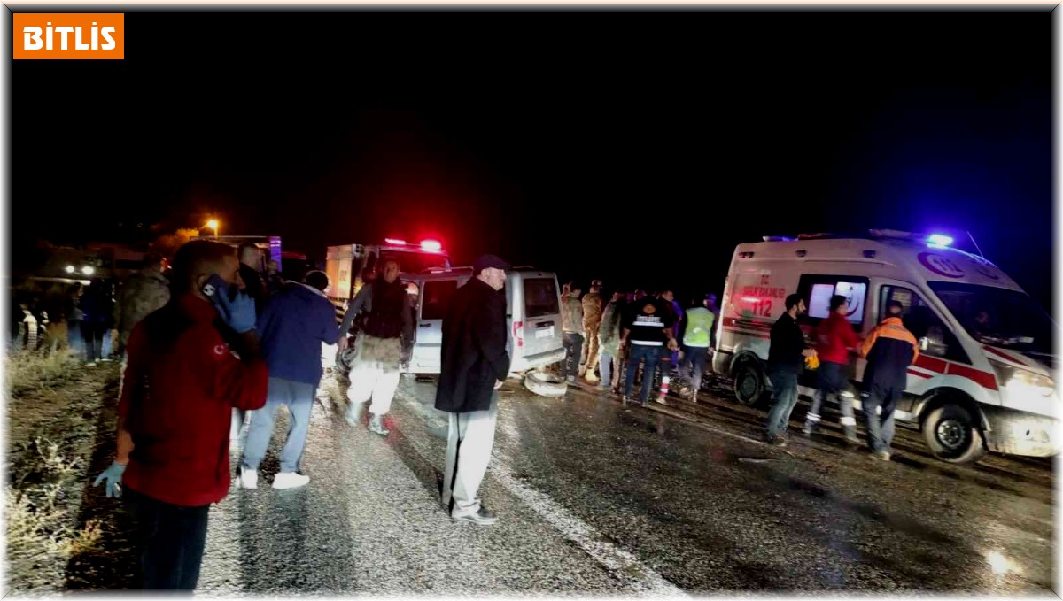 Tatvan-Hizan karayolunda trafik kazası: 1 ölü, 4 yaralı