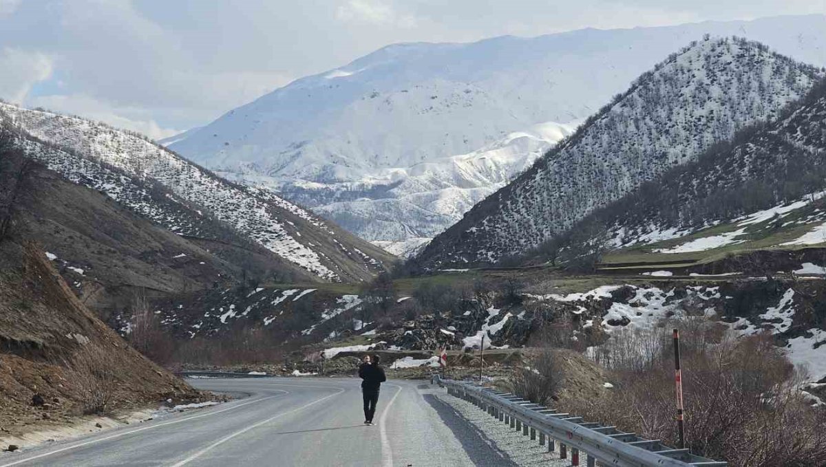 Tatvan ile Hizan arasındaki eşsiz manzaralar hayran bırakıyor
