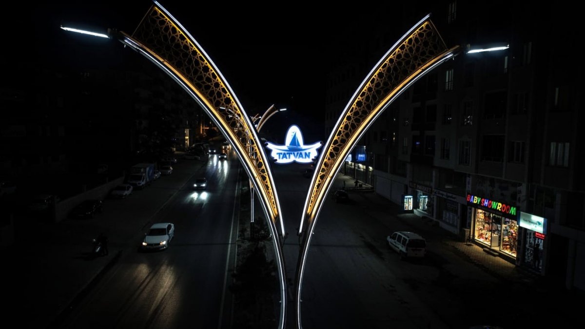 Tatvan ışıl ışıl oluyor