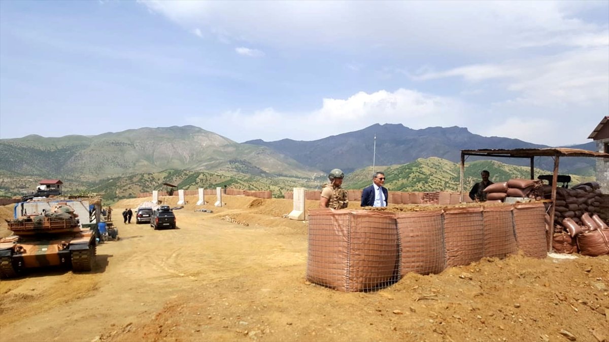 Tatvan Kaymakamı Özkan'dan üs bölgesindeki güvenlik güçlerine ziyaret