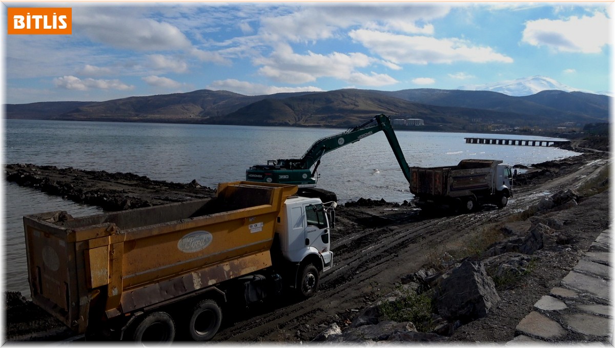 Tatvan sahilinde 50 bin metreküp dip çamuru temizlendi