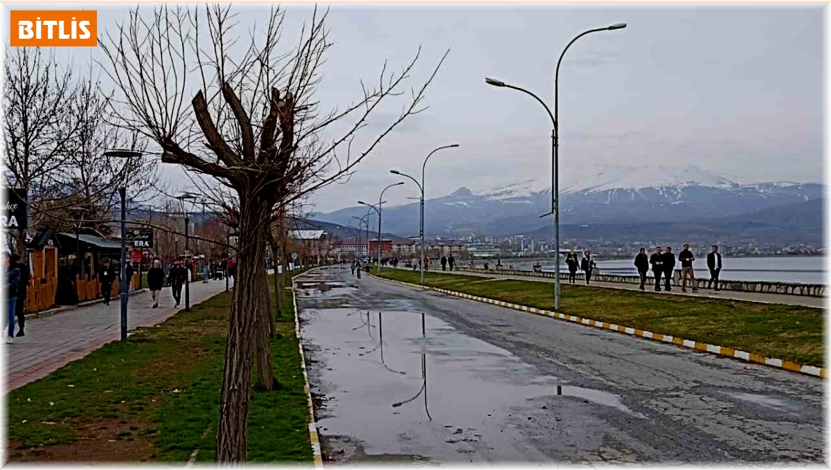 Tatvan sahilinde Ramazan yoğunluğu