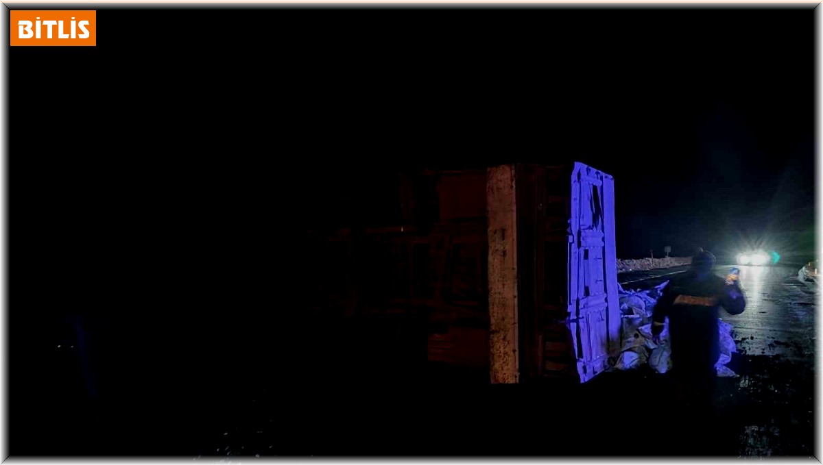 Tatvan-Van karayolunda zincirleme kaza: 5 yaralı