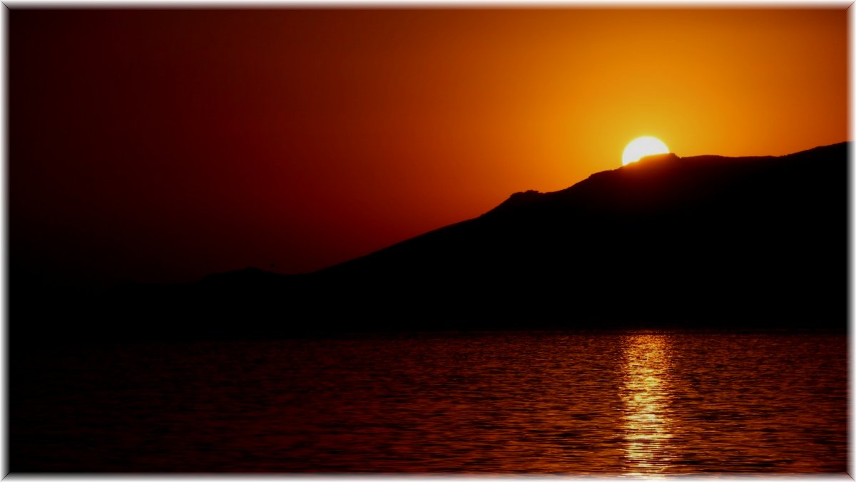 Tatvan’da kartpostallık gün doğumu