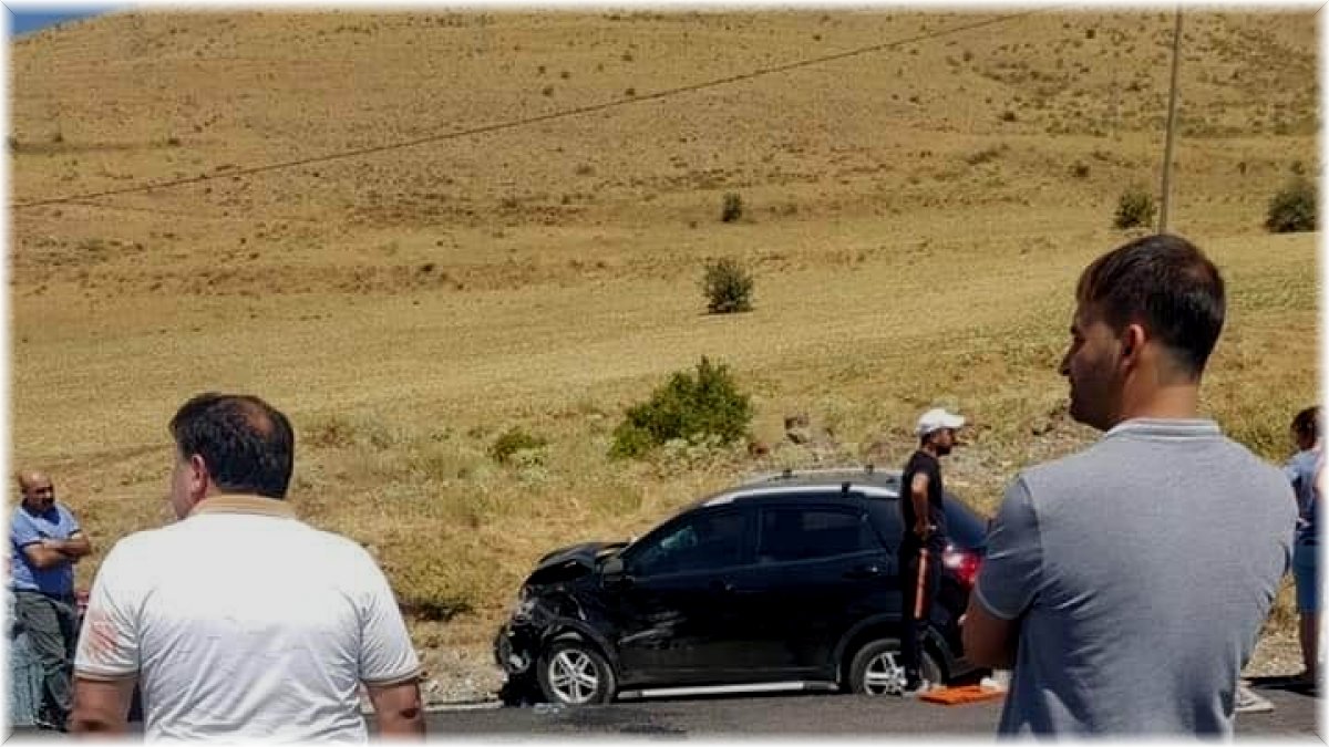 Tatvan’da trafik kazası: 2 ölü, 1 yaralı