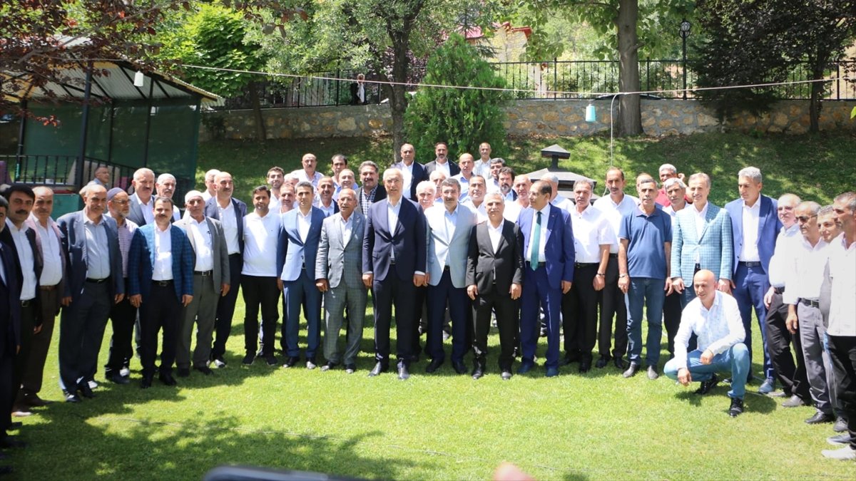 TBMM Plan ve Bütçe Komisyonu Başkanı Yılmaz, Bingöl'de partililerle bayramlaştı: