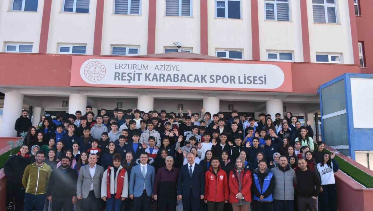 Tecrübelerini liseli gençlerle paylaştılar