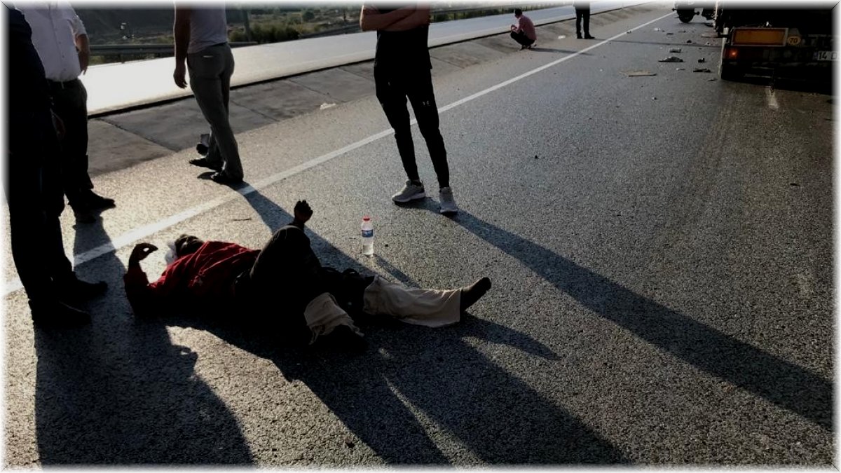 Tekeri fırlayan çapa motoruna tır çarptı: 1 yaralı