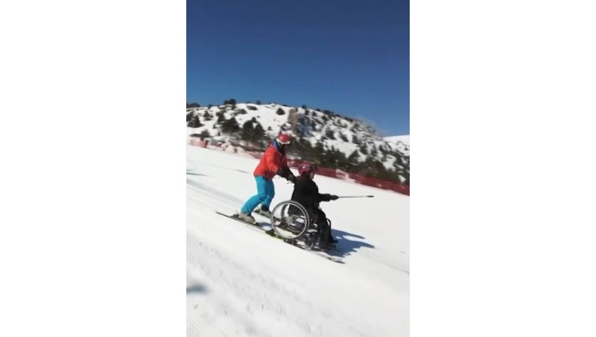 Tekerlekli sandalyeyle kayak yaparak hayalini gerçekleştirdi