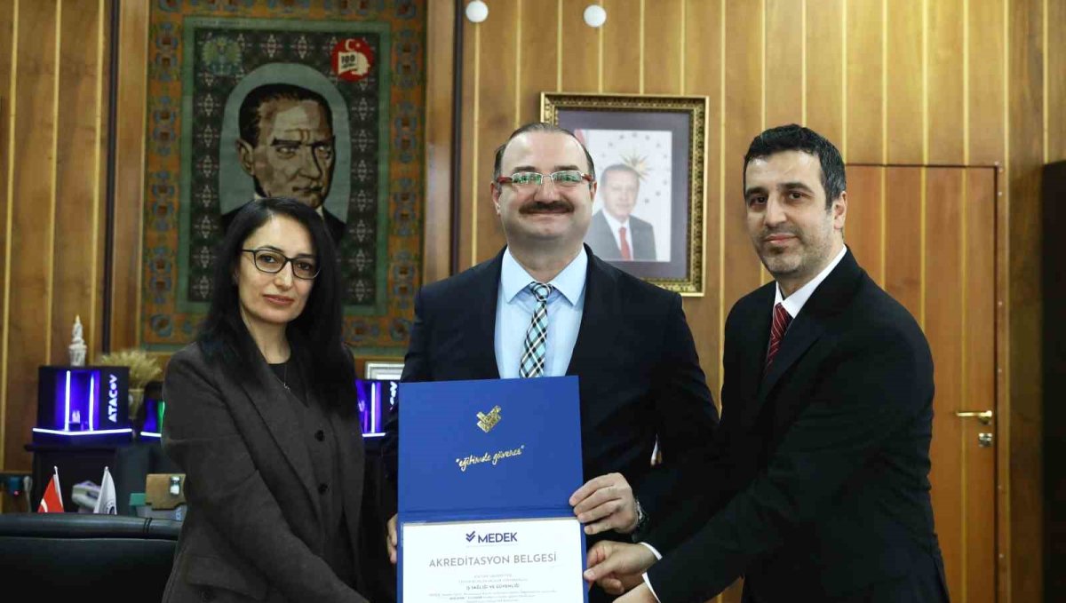 Teknik bilimler MYO programlarına MEDEK akreditasyon belgeleri takdim edildi