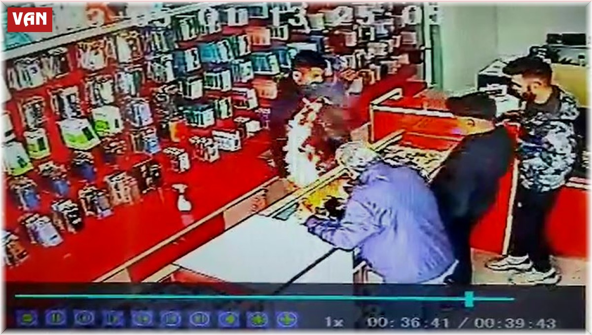 Telefon bataryasının patlama anı kameraya yansıdı