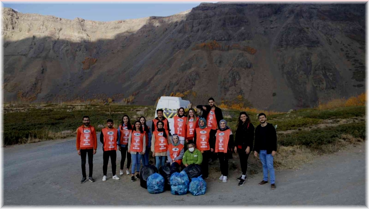 TEMA Bitlis gönüllülerinden Nemrut Kalderasında "Plogging" etkinliği