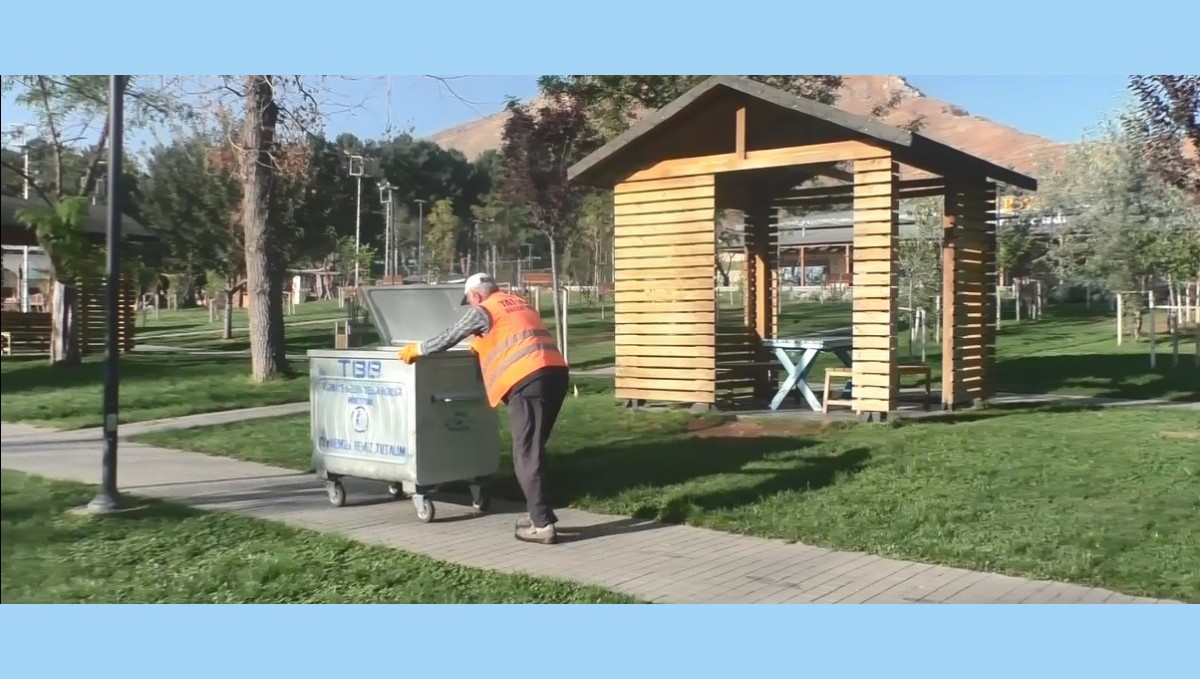 Temizlik işçisinden örnek davranış