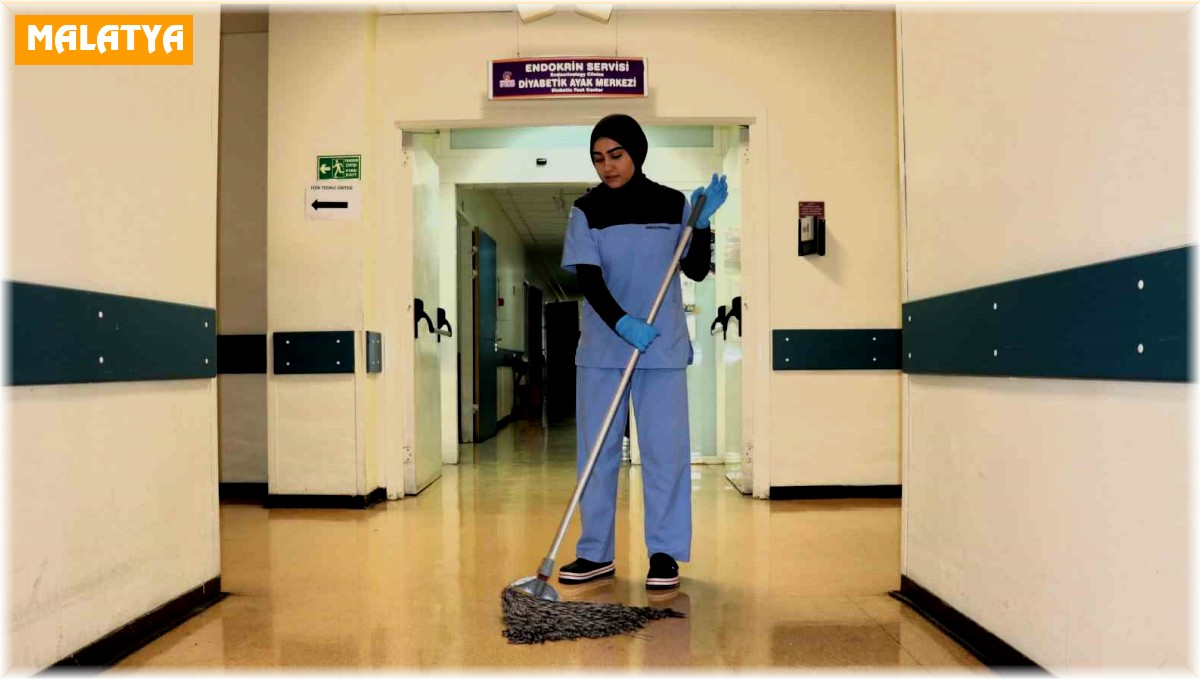 Temizlik personeli olarak çalıştığı hastanenin tıp fakültesini kazandı