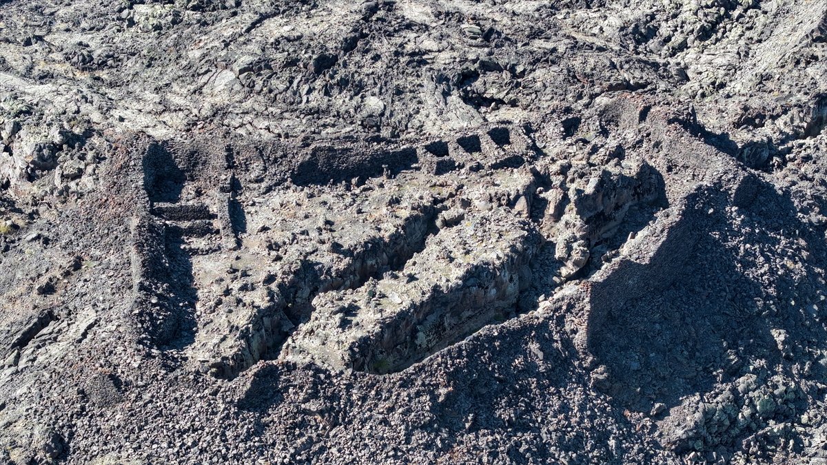 Tendürek Dağı'ndaki 11 odalı gizemli kale Arap Zengi Kalesi olarak tescillendi