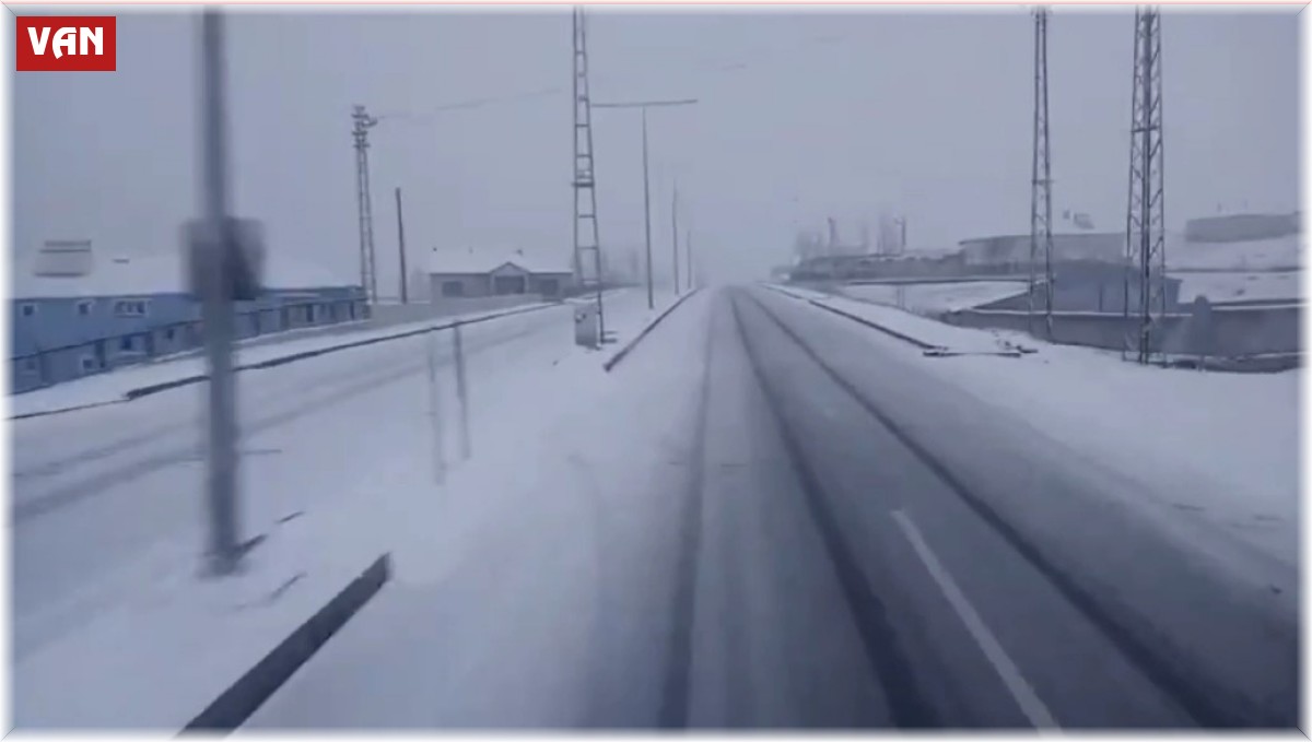 Tendürek Geçidi kar ve tipi nedeniyle ulaşıma kapatıldı