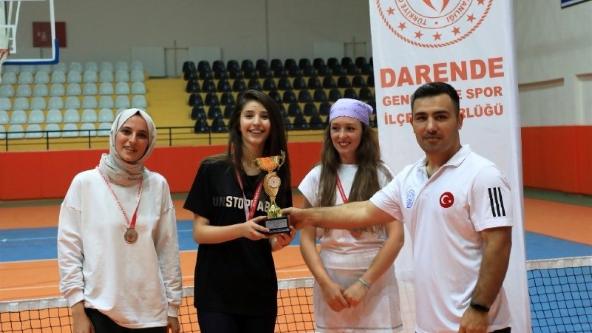 Tenis turnuvasında birinciler belli oldu