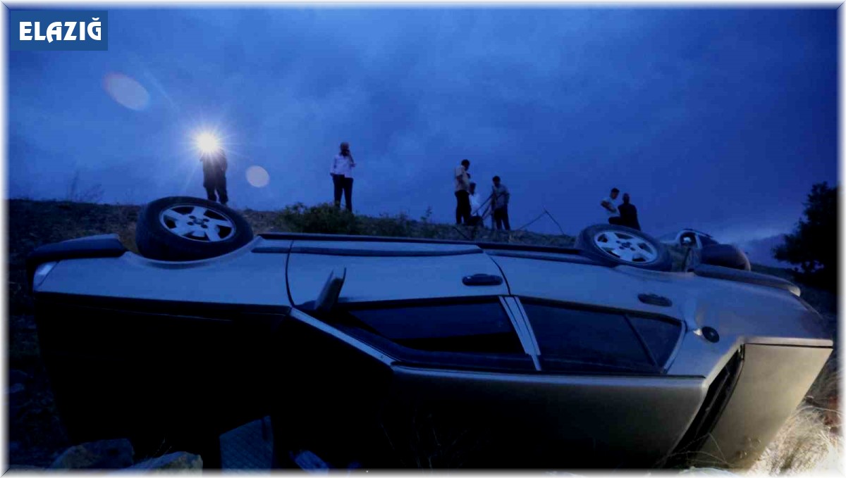 Terasa takılan otomobil onlarca metre yükseklikten düşmekten kurtuldu: 7 yaralı