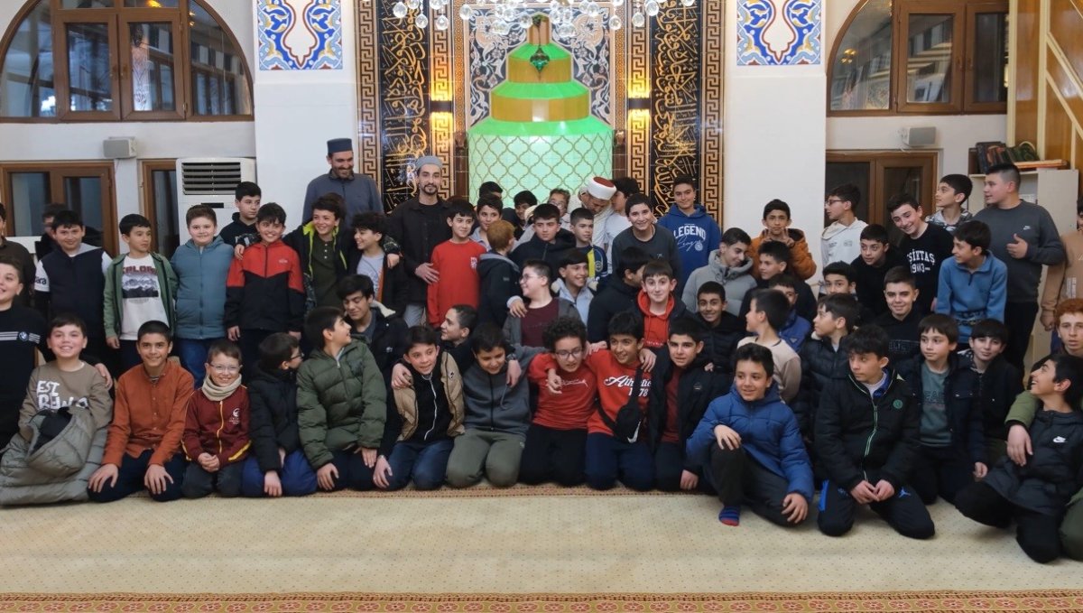 Teravih etkinlikleriyle öğrencilere manevi eğitim