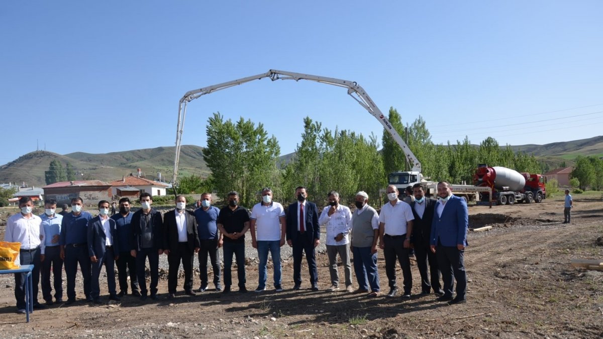 Tercan'da bir hayırsever tarafından yaptırılan yatılı Kur'an Kursu'nun temeli atıldı