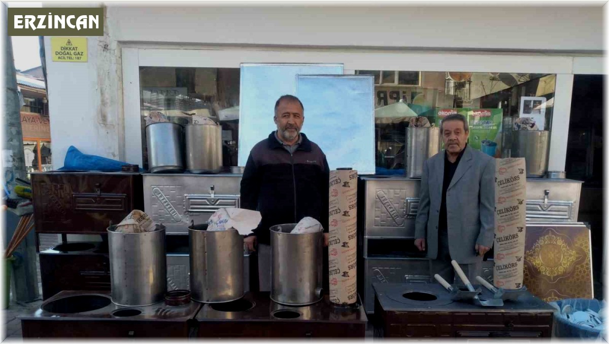 Tercan'da havalar soğudu sobalar satışa çıkarıldı