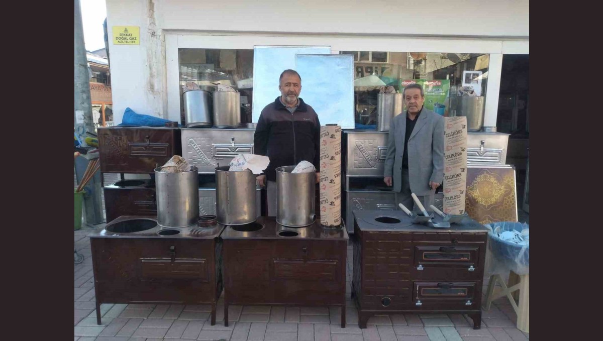 Tercan'da havalar soğudu sobalar satışa çıkarıldı