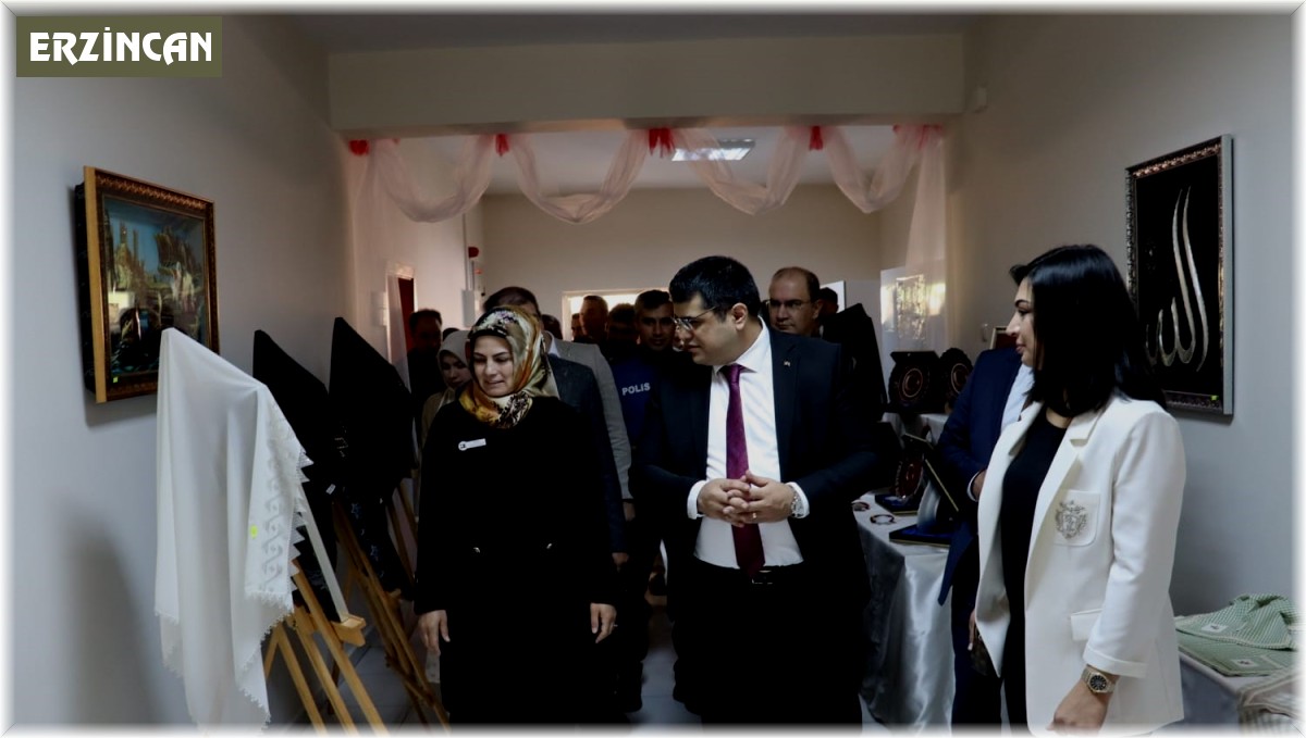 Tercan'da hayat boyu öğrenme sergisi açıldı