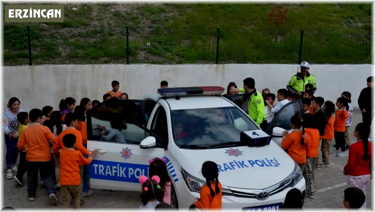 Tercan'da öğrencilere güvenli trafik eğitimi verildi