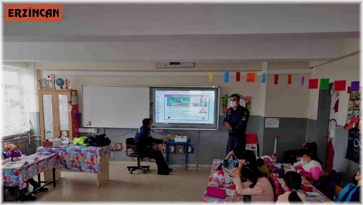 Tercan'da öğrencilere trafik eğitimi